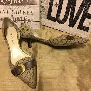 Monaghram Anne Klein pointy toe low heels
